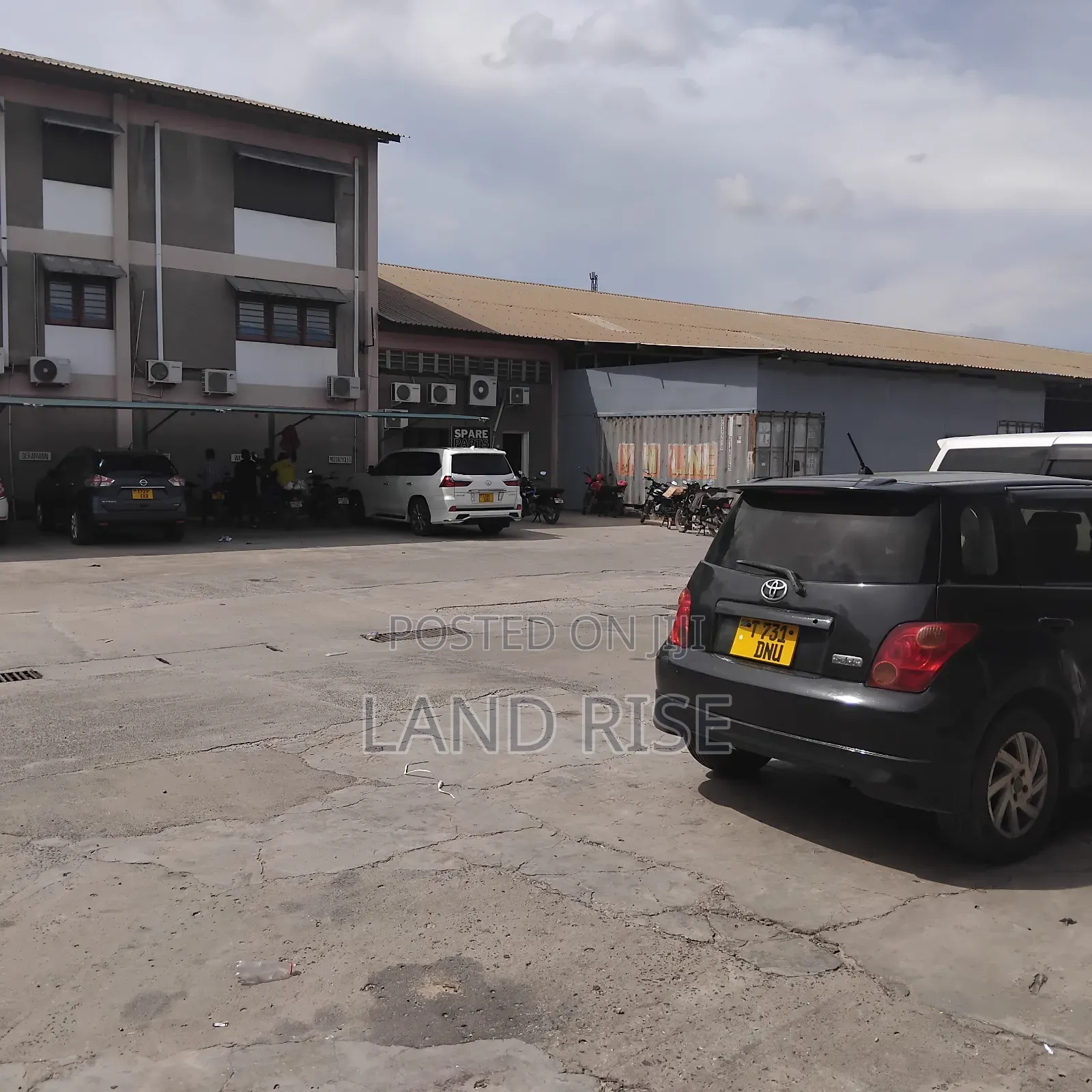 420 Godown / Warehouse in Mandela Road in Tabata