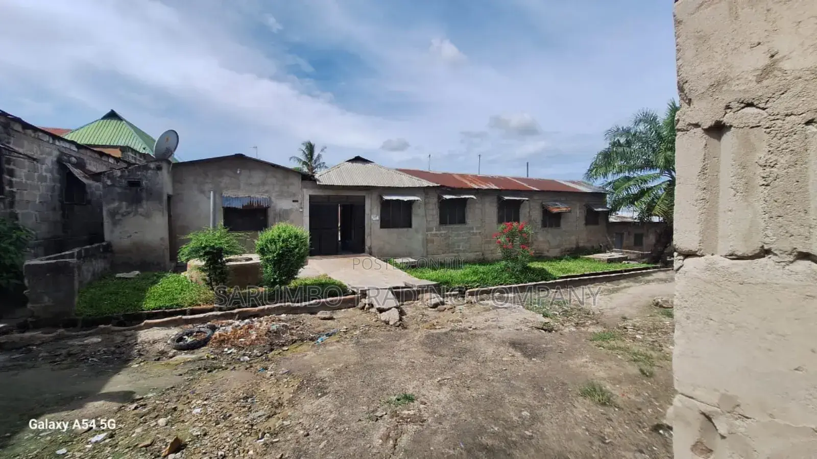 Kiwanja Chenye Nyumba Ya Kuvunja Kinauzwa Magomeni Kagera in Magomeni