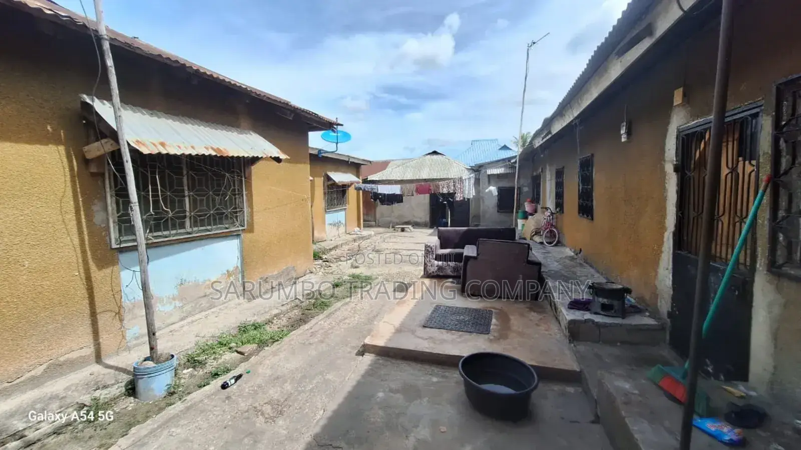 Kiwanja Chenye Nyumba Ya Kuvunja Kinauzwa Magomeni Kagera in Magomeni