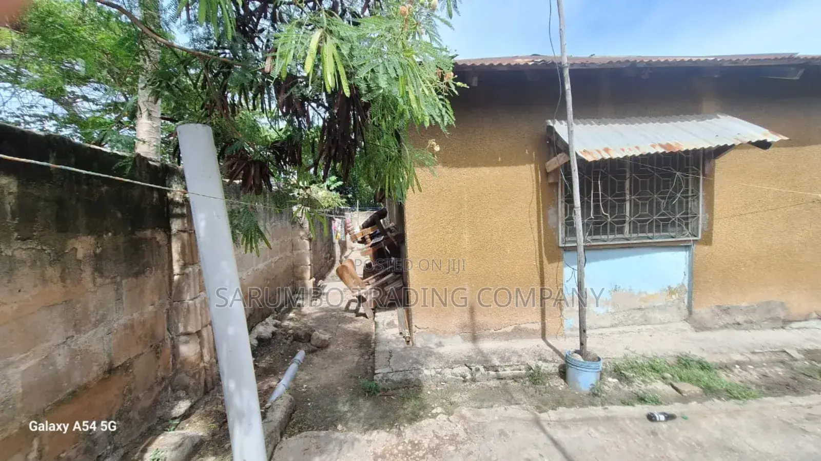 Kiwanja Chenye Nyumba Ya Kuvunja Kinauzwa Magomeni Kagera in Magomeni
