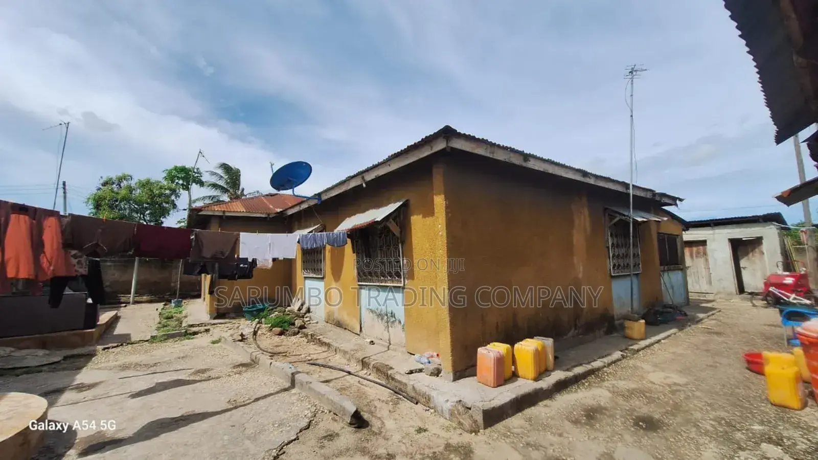 Kiwanja Chenye Nyumba Ya Kuvunja Kinauzwa Magomeni Kagera in Magomeni
