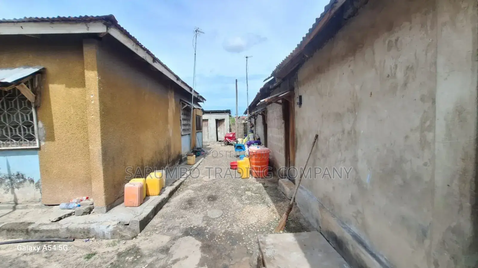 Kiwanja Chenye Nyumba Ya Kuvunja Kinauzwa Magomeni Kagera in Magomeni