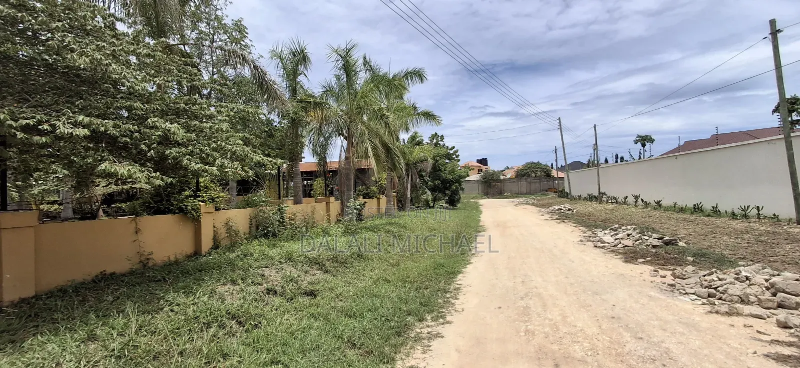 Kiwanja Kinauzwa Mbweni Mpiji in Mbweni
