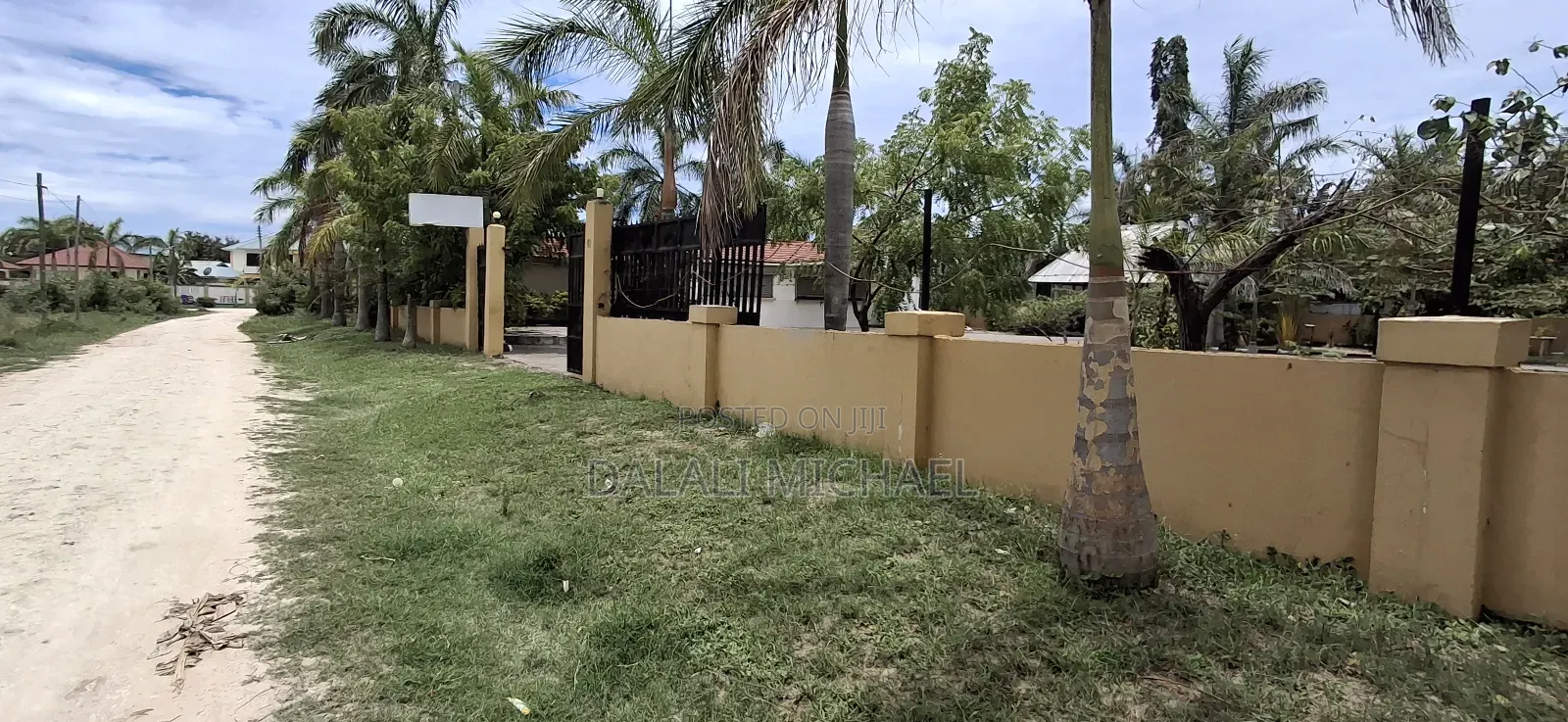 Kiwanja Kinauzwa Mbweni Mpiji in Mbweni