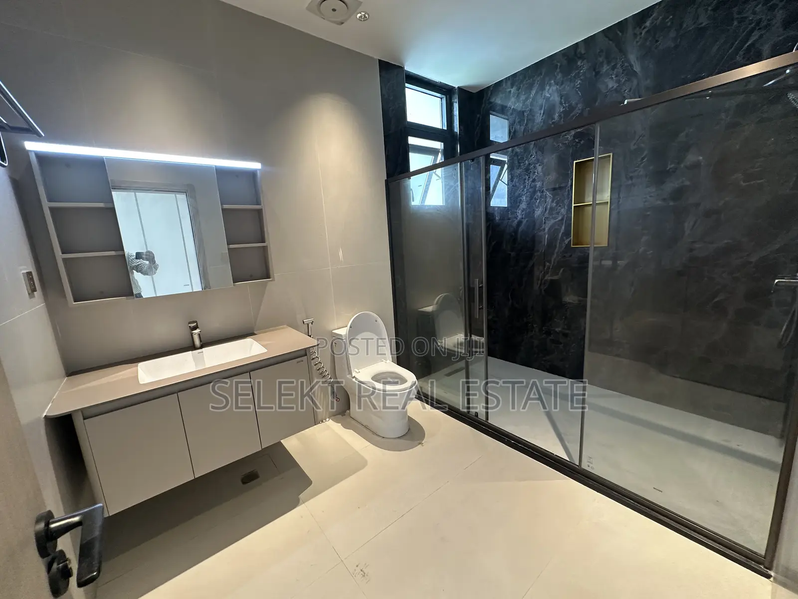 Furnished 4bdrm Penthouse in Masaki for rent in Masaki