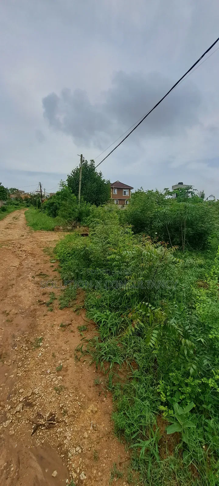 Kiwanja Kinauzwa Kilimahewa Mbweni in Mbweni
