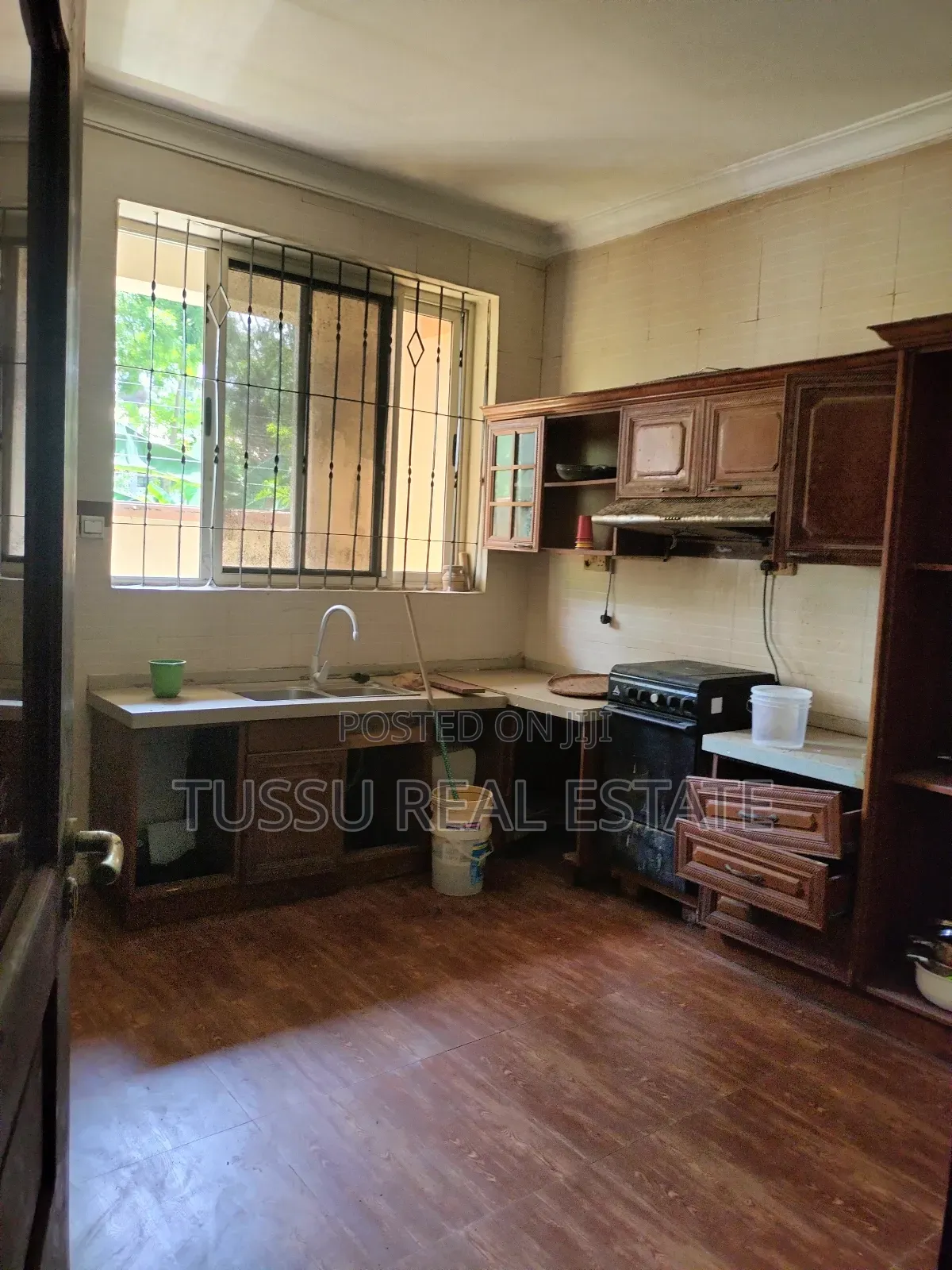 3bdrm Apartment in Mikochen, Mikocheni for sale in Mikocheni