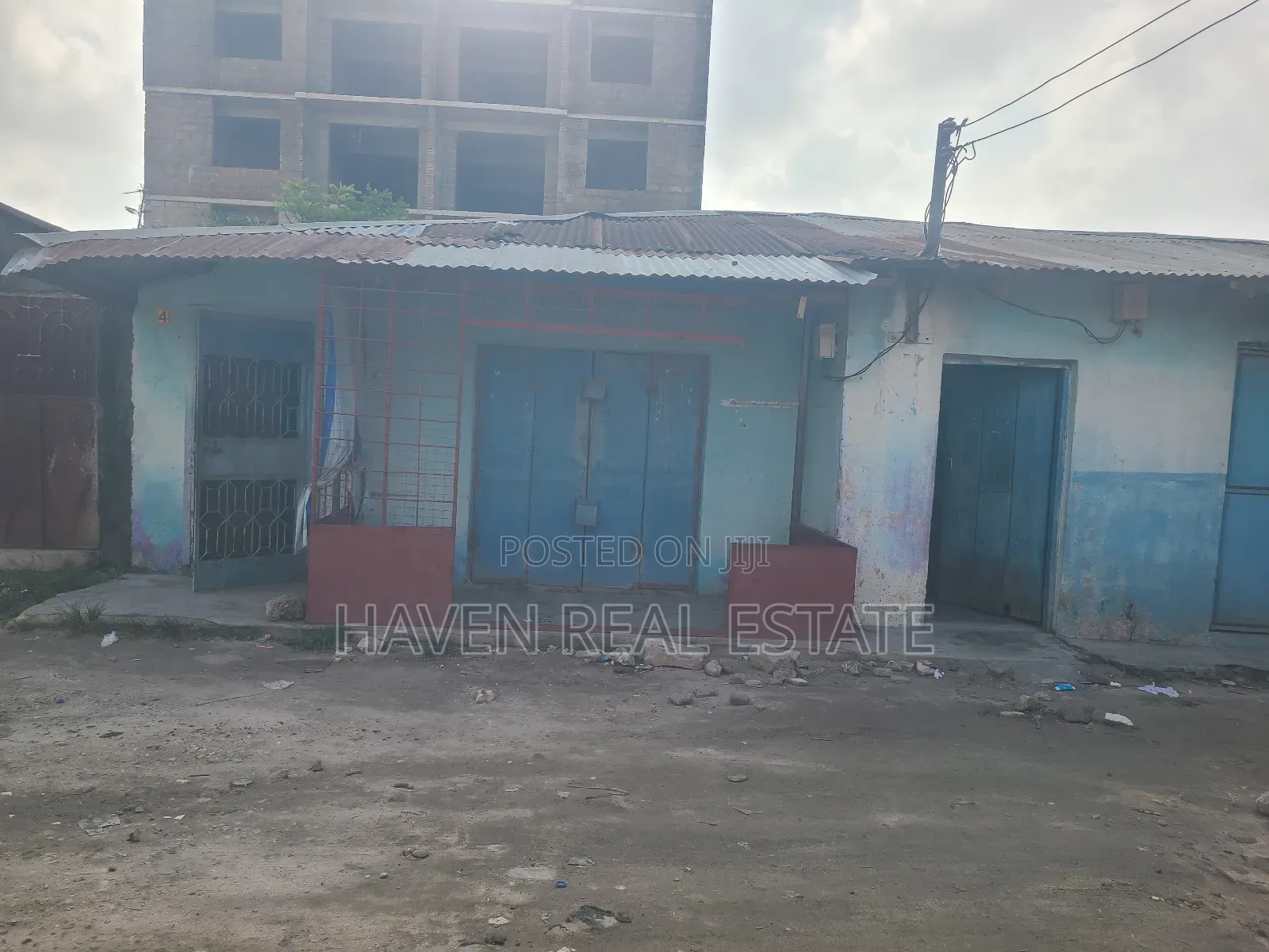 Kiwanja Kinauzwa Mtoni Kwa Azizi Ally in Mtoni