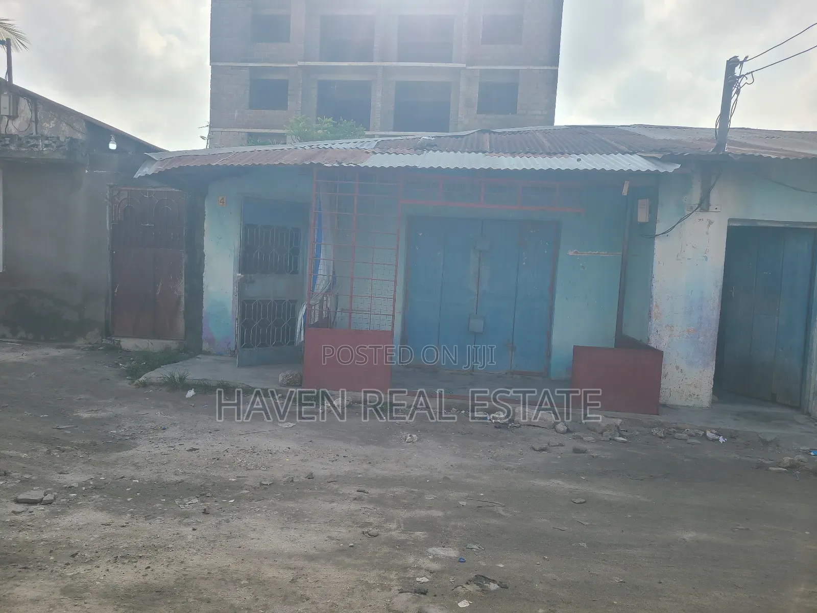 Kiwanja Kinauzwa Mtoni Kwa Azizi Ally in Mtoni