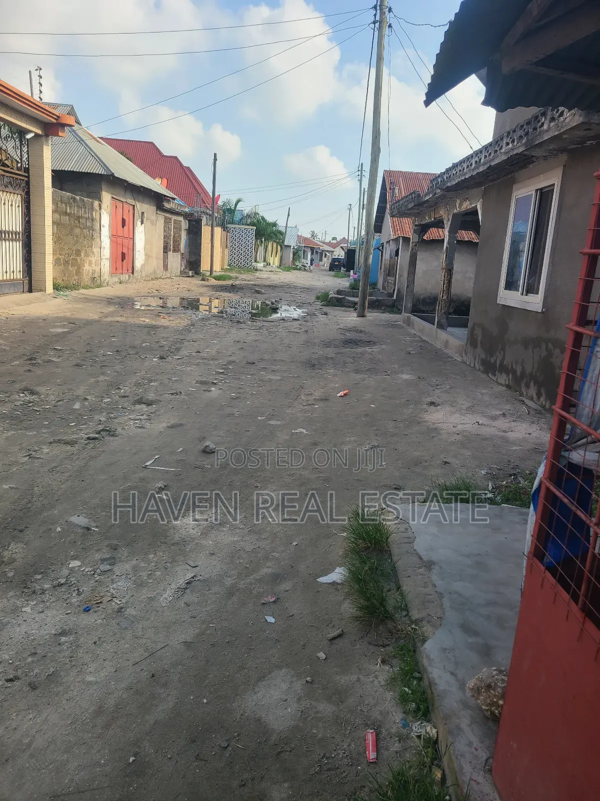 Kiwanja Kinauzwa Mtoni Kwa Azizi Ally in Mtoni