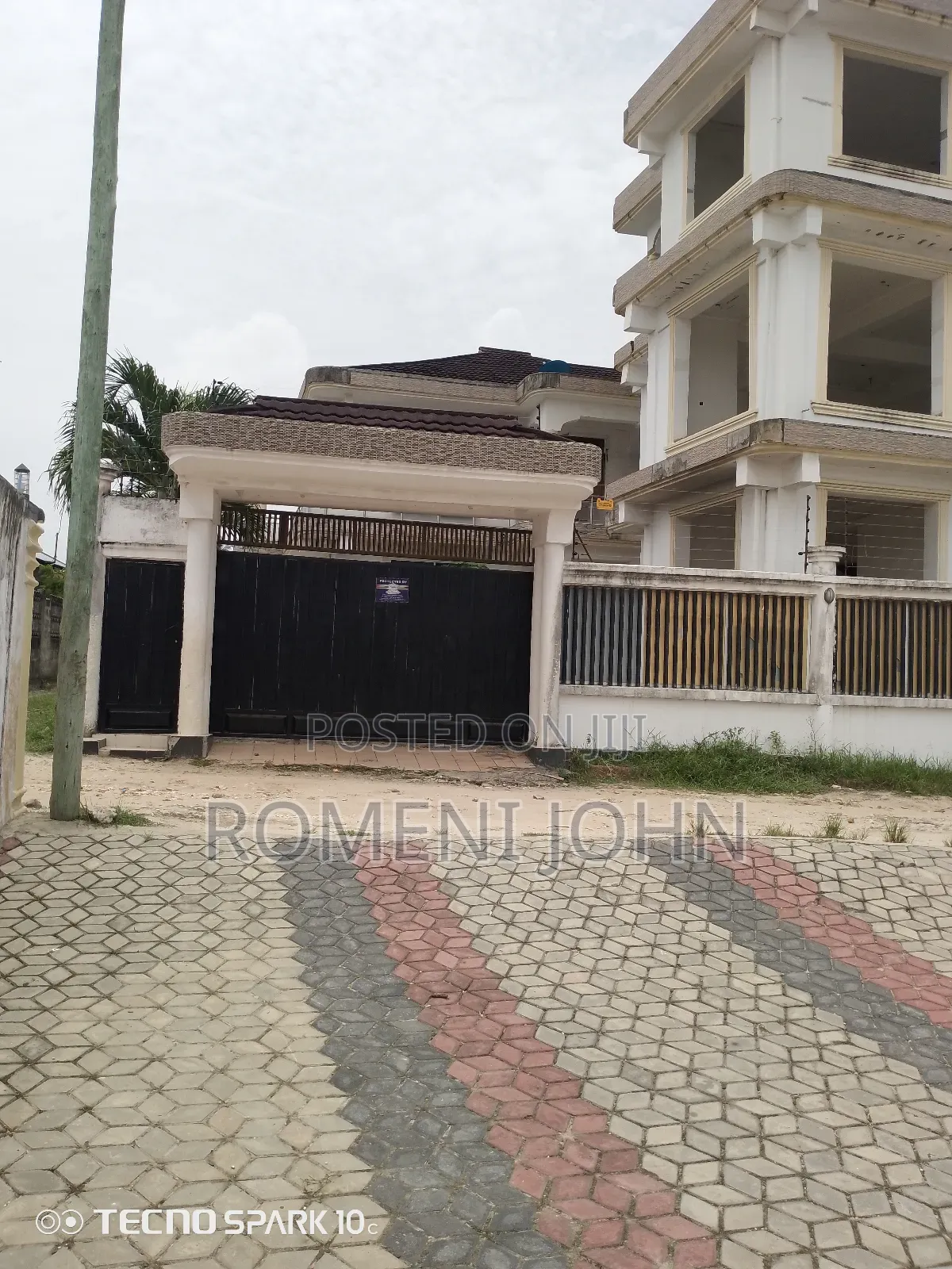 8bdrm Block of Flats in Tanzania Daresalaam, Ilala for sale in Ilala
