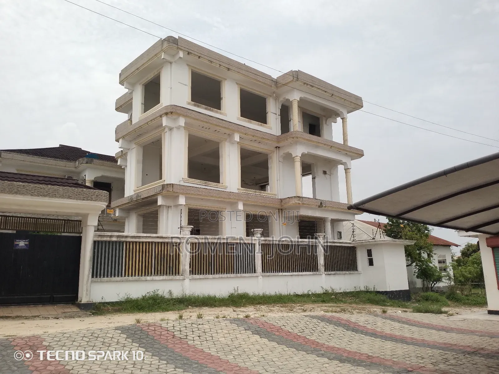 8bdrm Block of Flats in Tanzania Daresalaam, Ilala for sale in Ilala