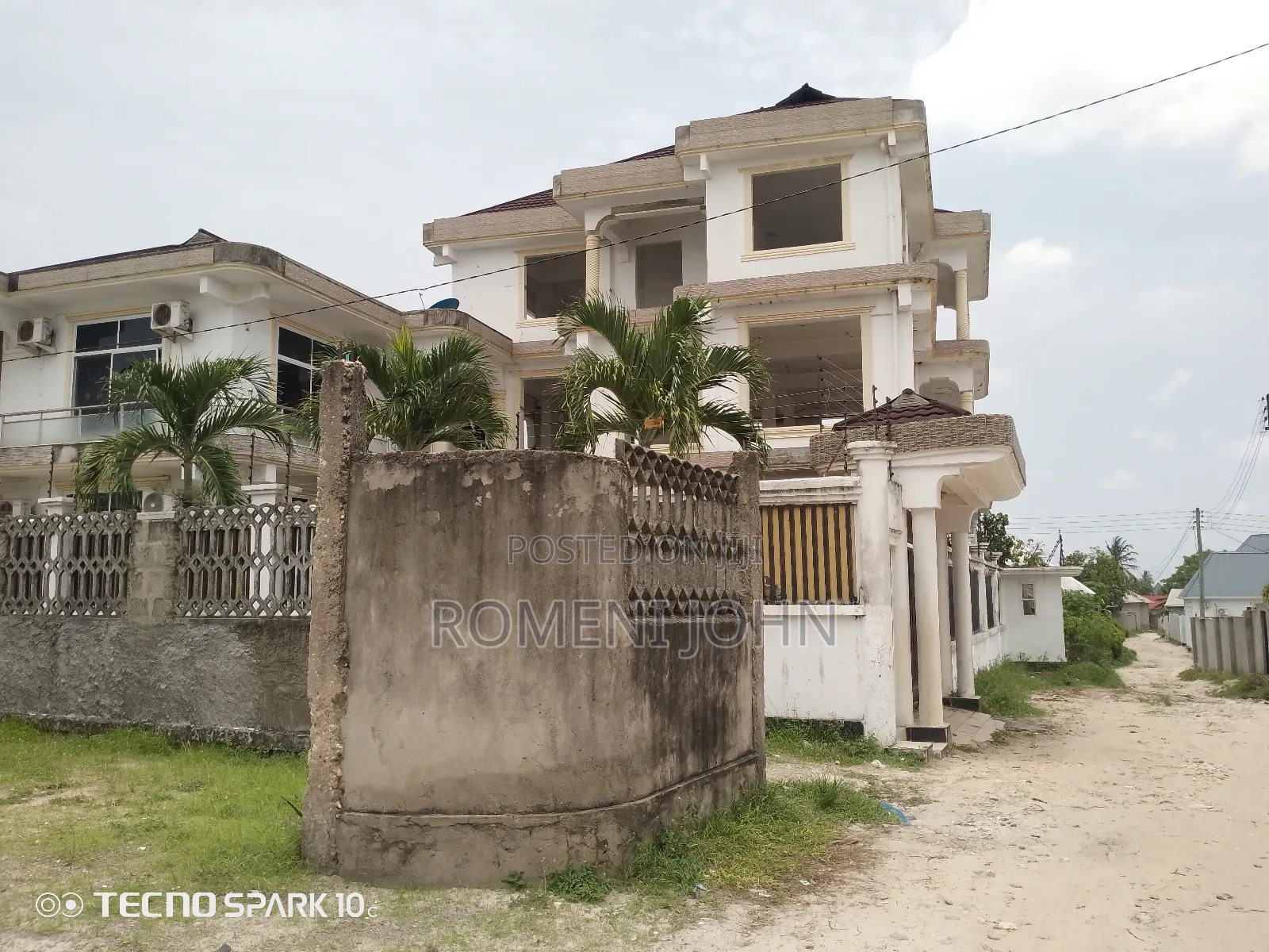 8bdrm Block of Flats in Tanzania Daresalaam, Ilala for sale in Ilala