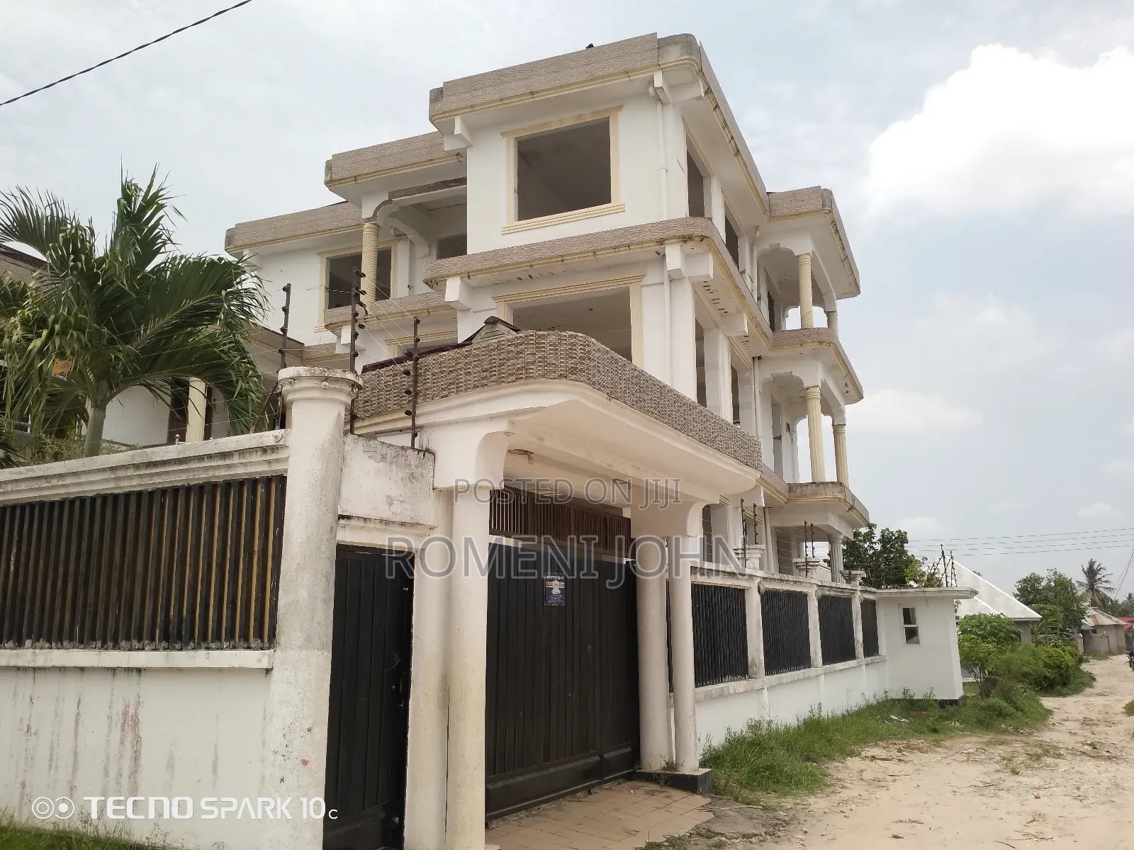 8bdrm Block of Flats in Tanzania Daresalaam, Ilala for sale in Ilala