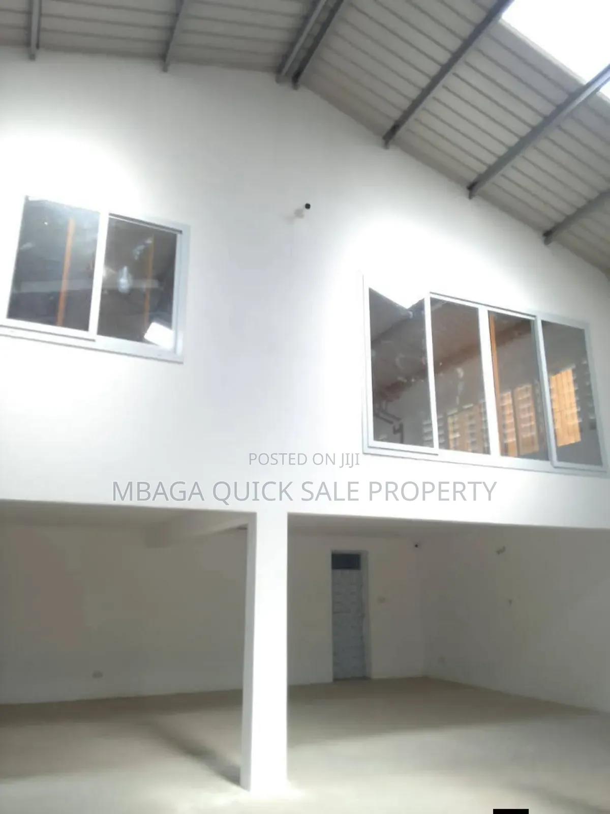Godown With Office Space Area SQM 1000 for Rent at Jet Airport in Kipawa