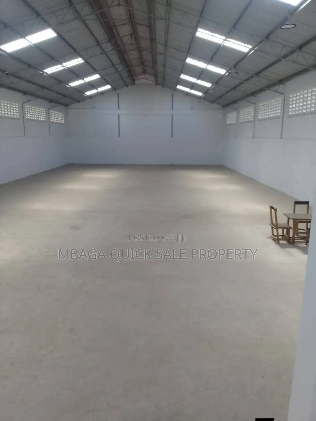 Godown With Office Space Area SQM 1000 for Rent at Jet Airport in Kipawa