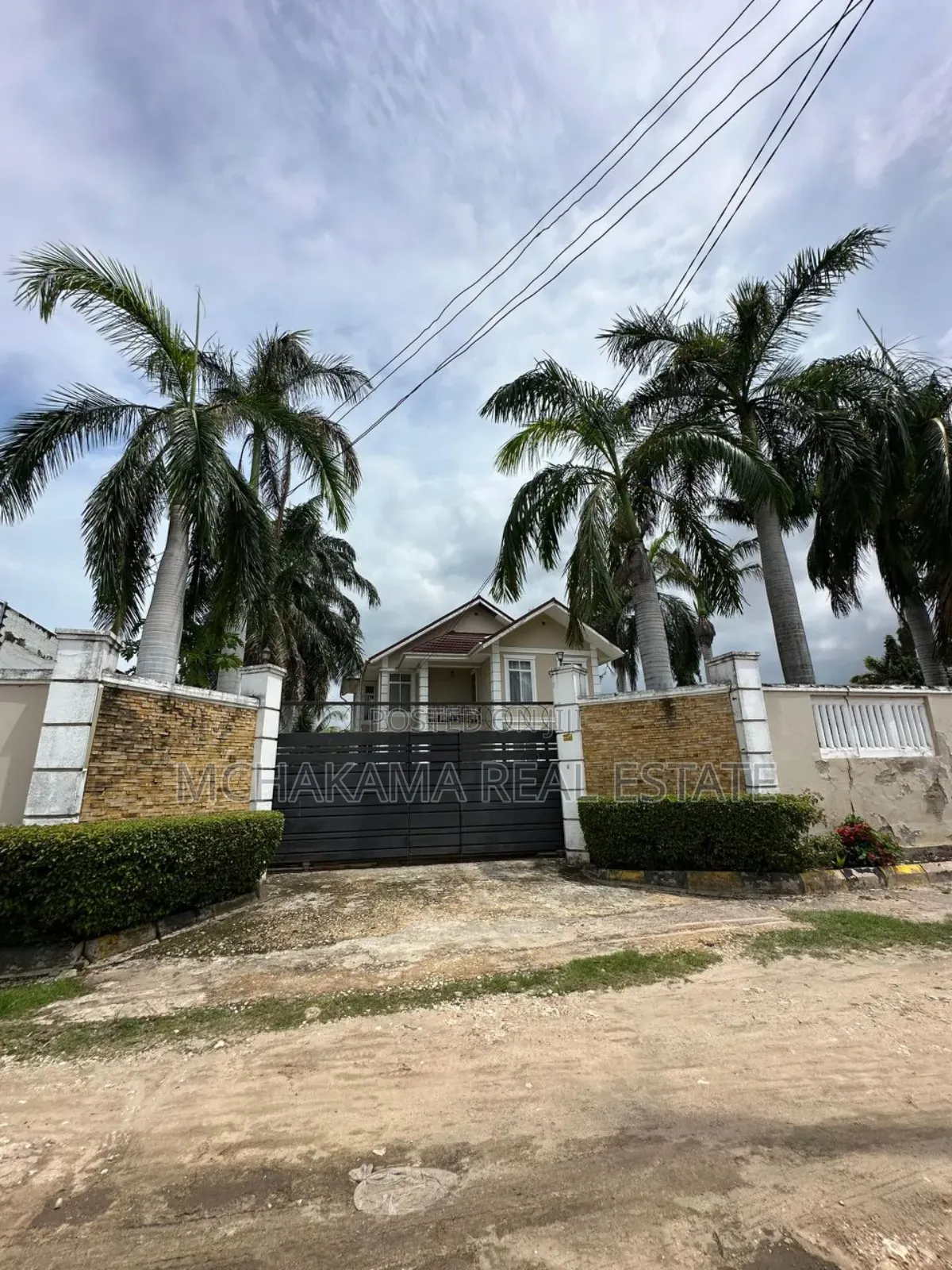 4bdrm Block of Flats in Mchakama Real Estate, Kunduchi for sale in Kunduchi