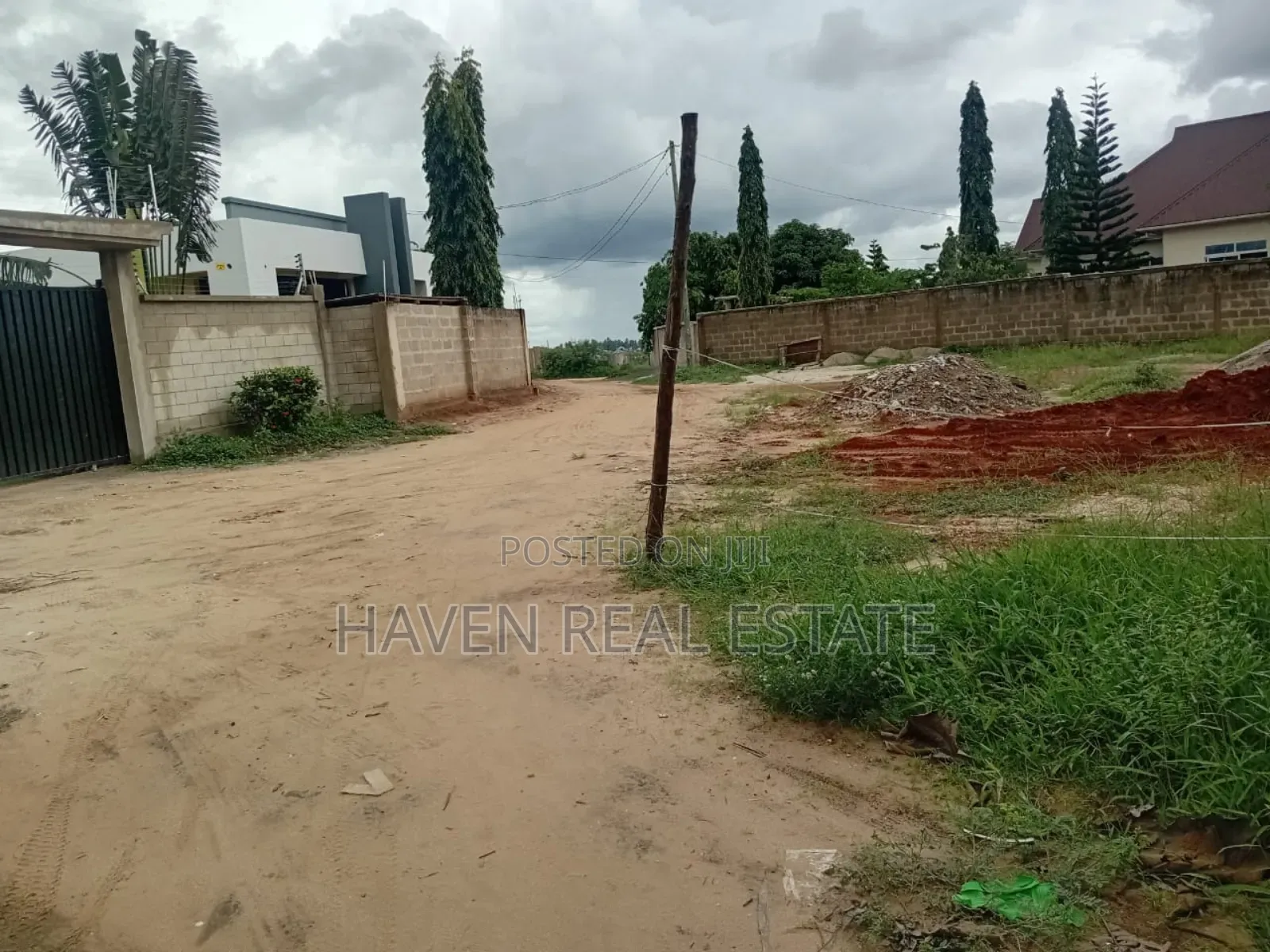 Kiwanja Kinauzwa Goba Half London in Goba