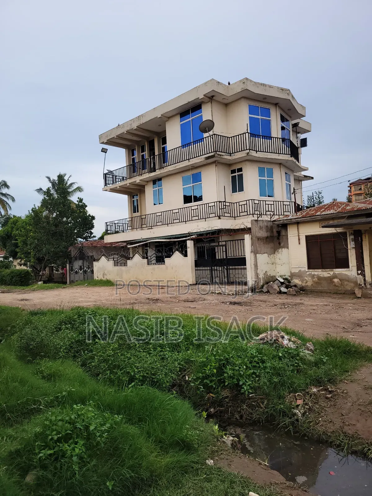 Furnished 8bdrm Apartment in Buswelu for sale in Buswelu