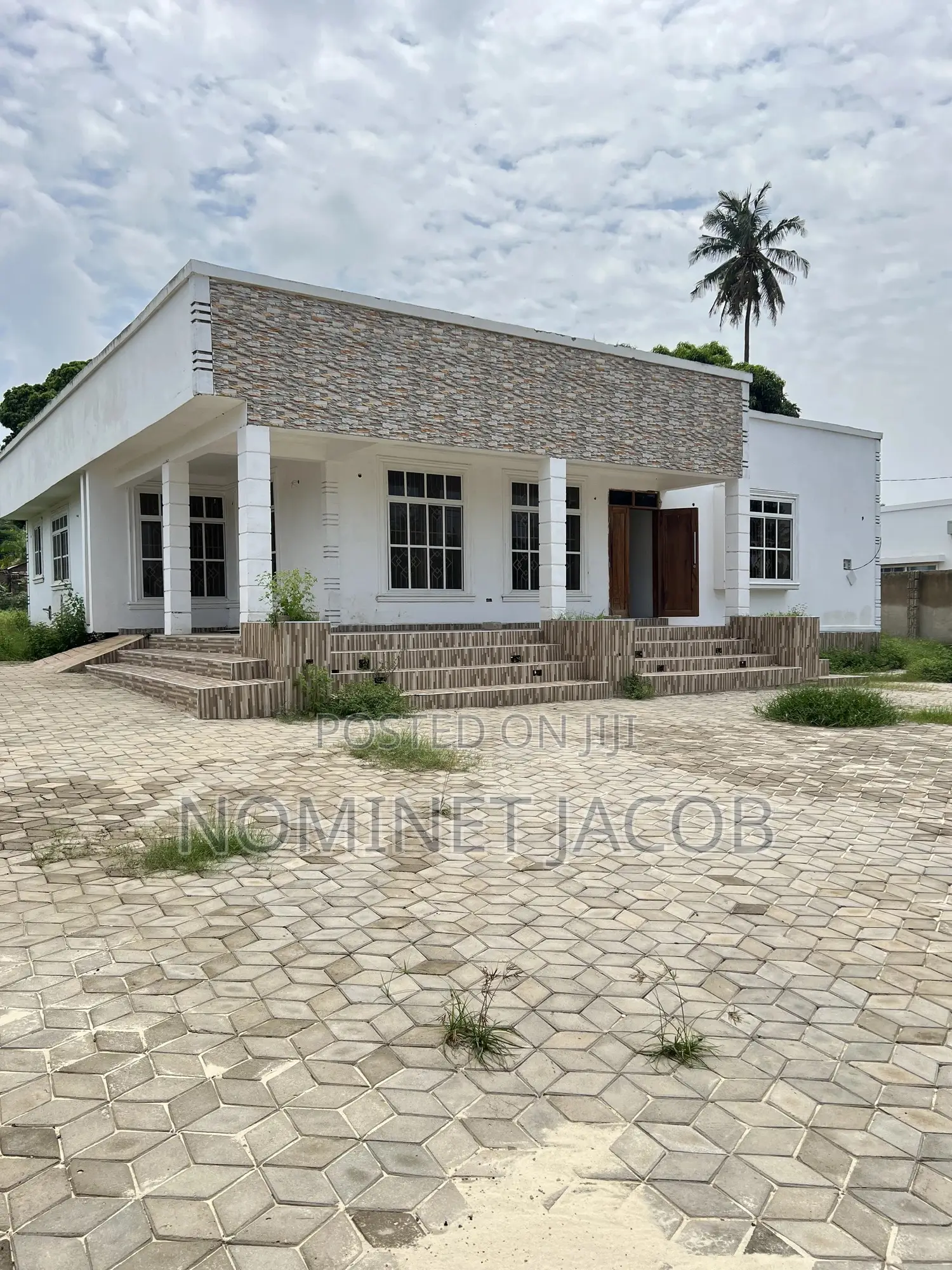 3bdrm House in Salasala Mboma Road, Kunduchi for sale in Kunduchi