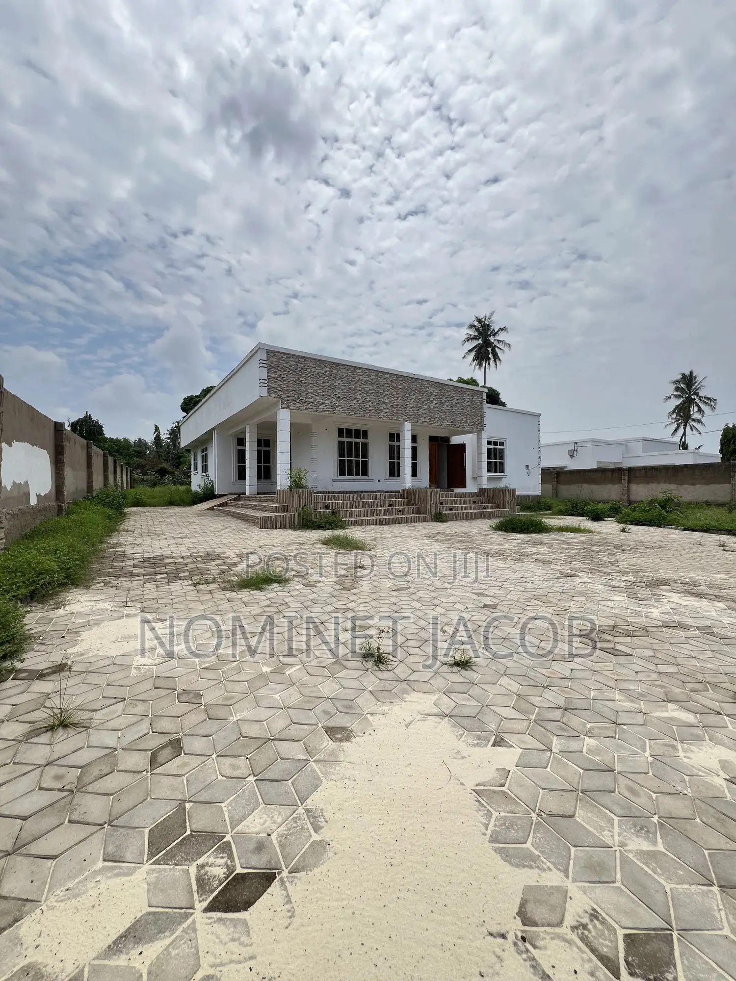 3bdrm House in Salasala Mboma Road, Kunduchi for sale in Kunduchi