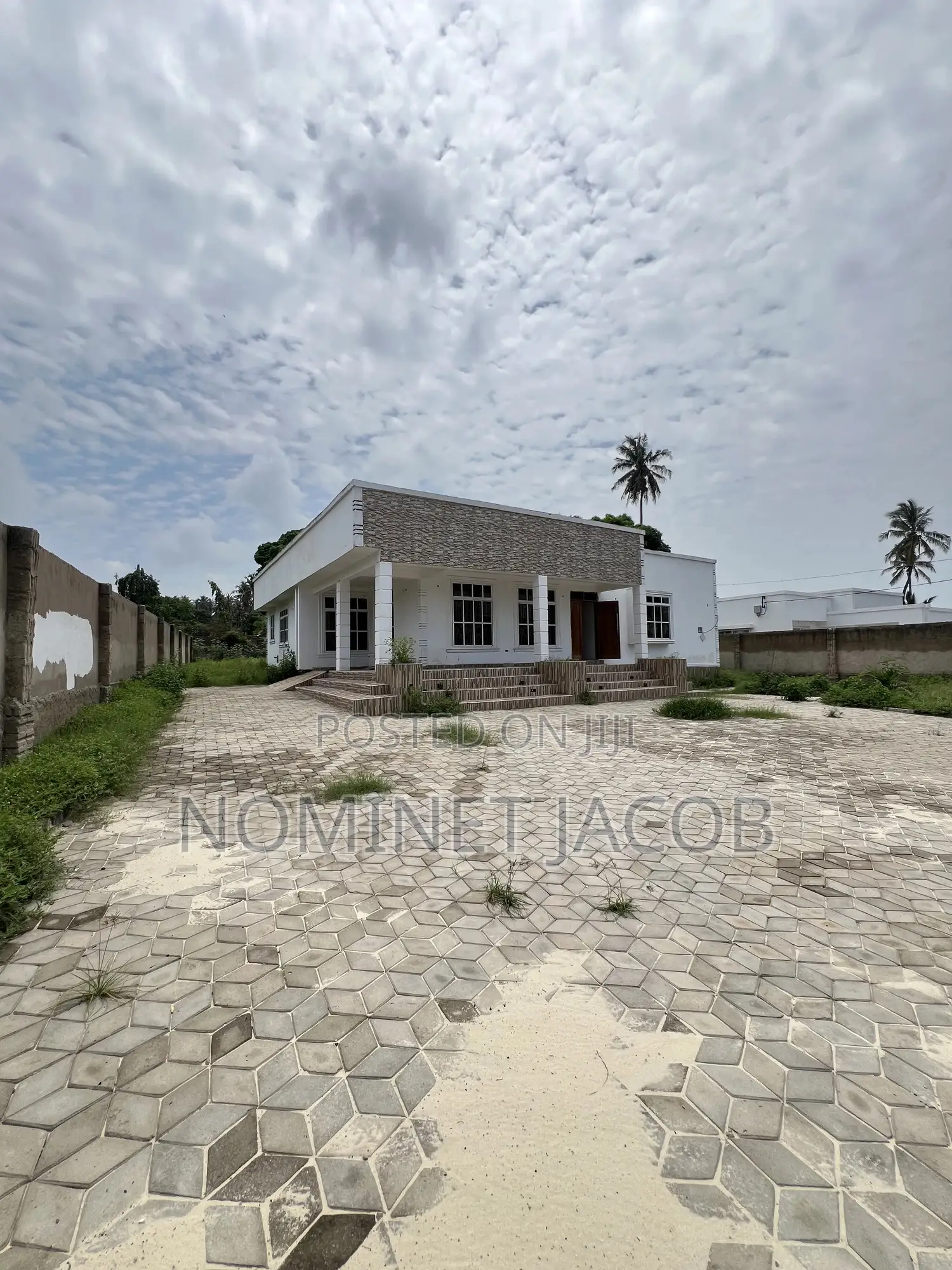 3bdrm House in Salasala Mboma Road, Kunduchi for sale in Kunduchi