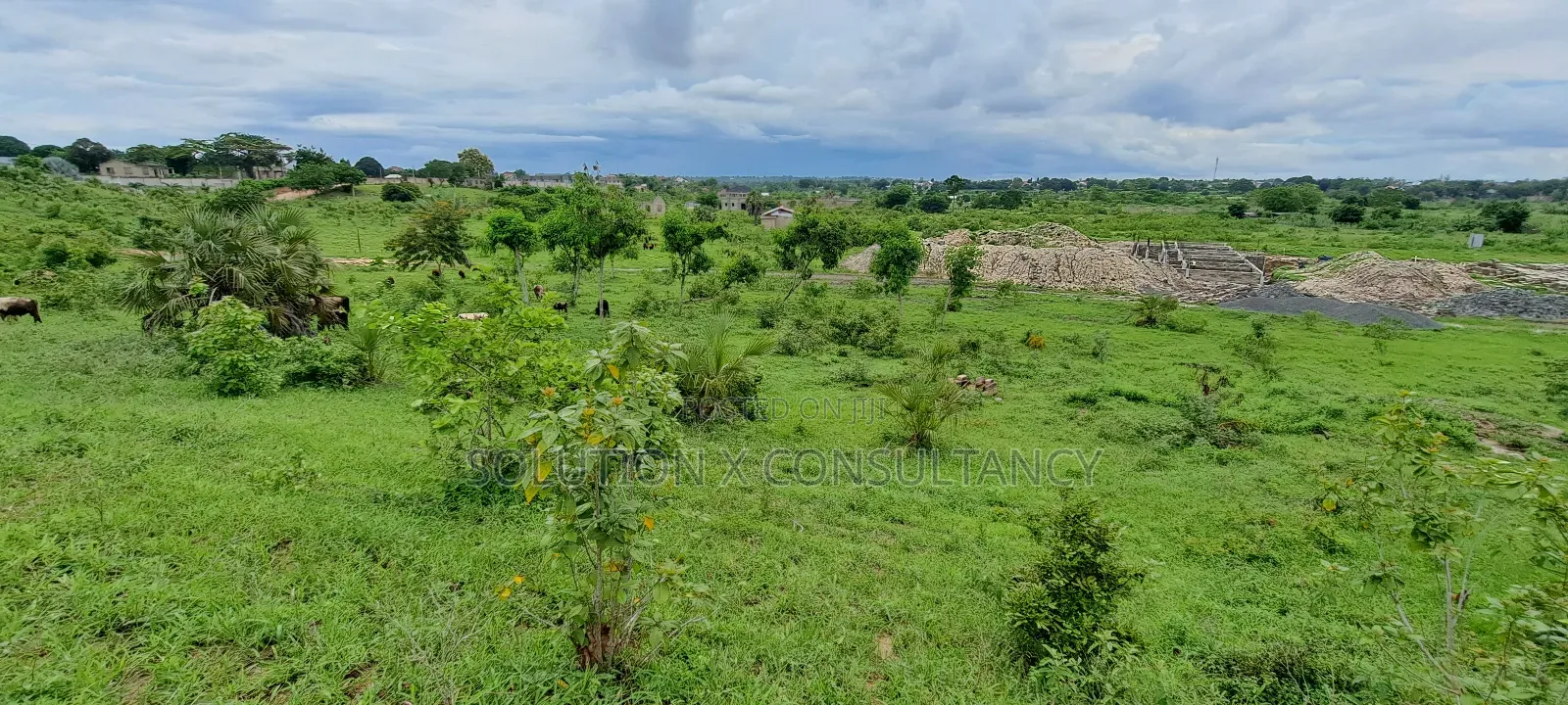 Kiwanja Kinauzwa Mbweni Mpiji Chapili Toka Barabara Kuu in Mbweni