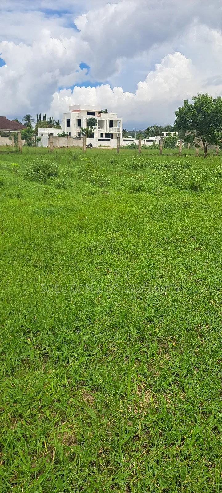 Kiwanja Kinauzwa Cha Tatu Toka Lami Mbweni Mpiji in Mbweni