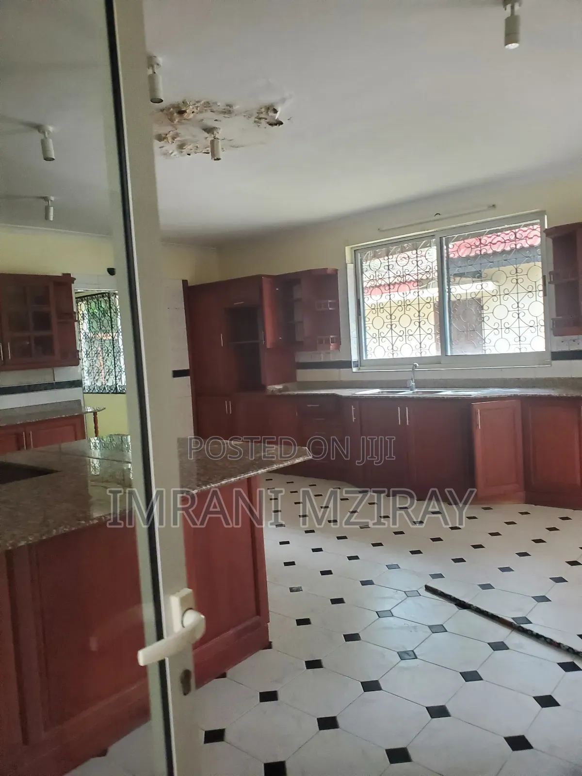 5bdrm Bungalow in Oyster Bay for rent in Oyster Bay