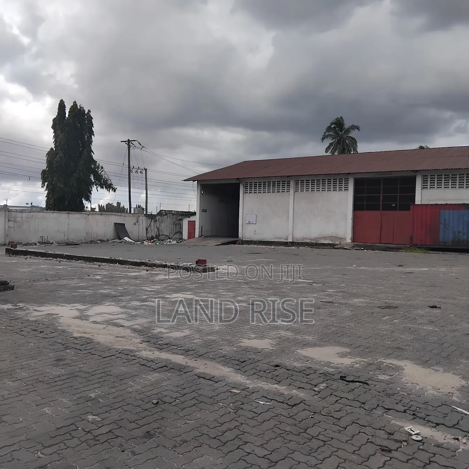 Warehouse in Tazara 2000 SQM in Vingunguti