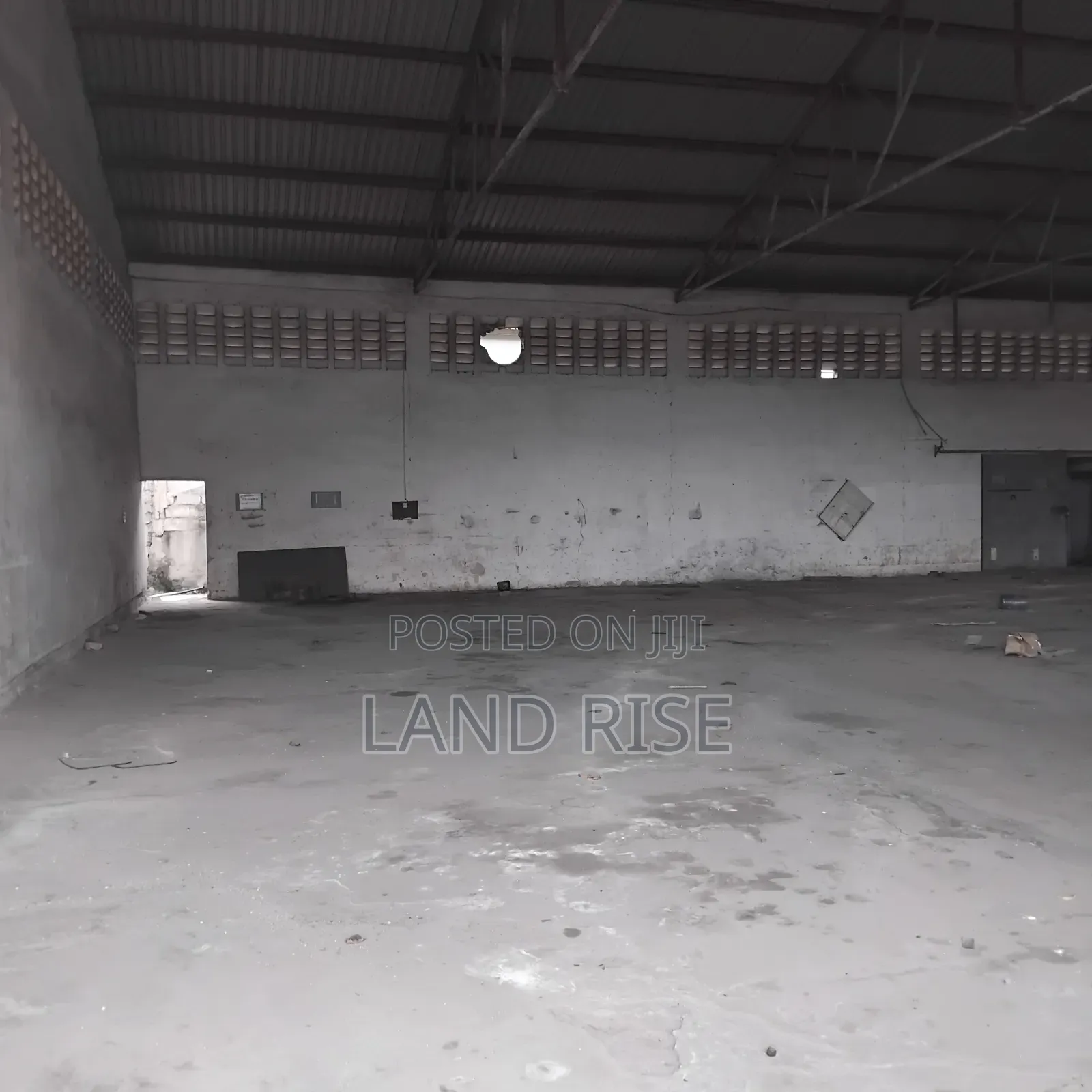 Warehouse in Tazara 2000 SQM in Vingunguti