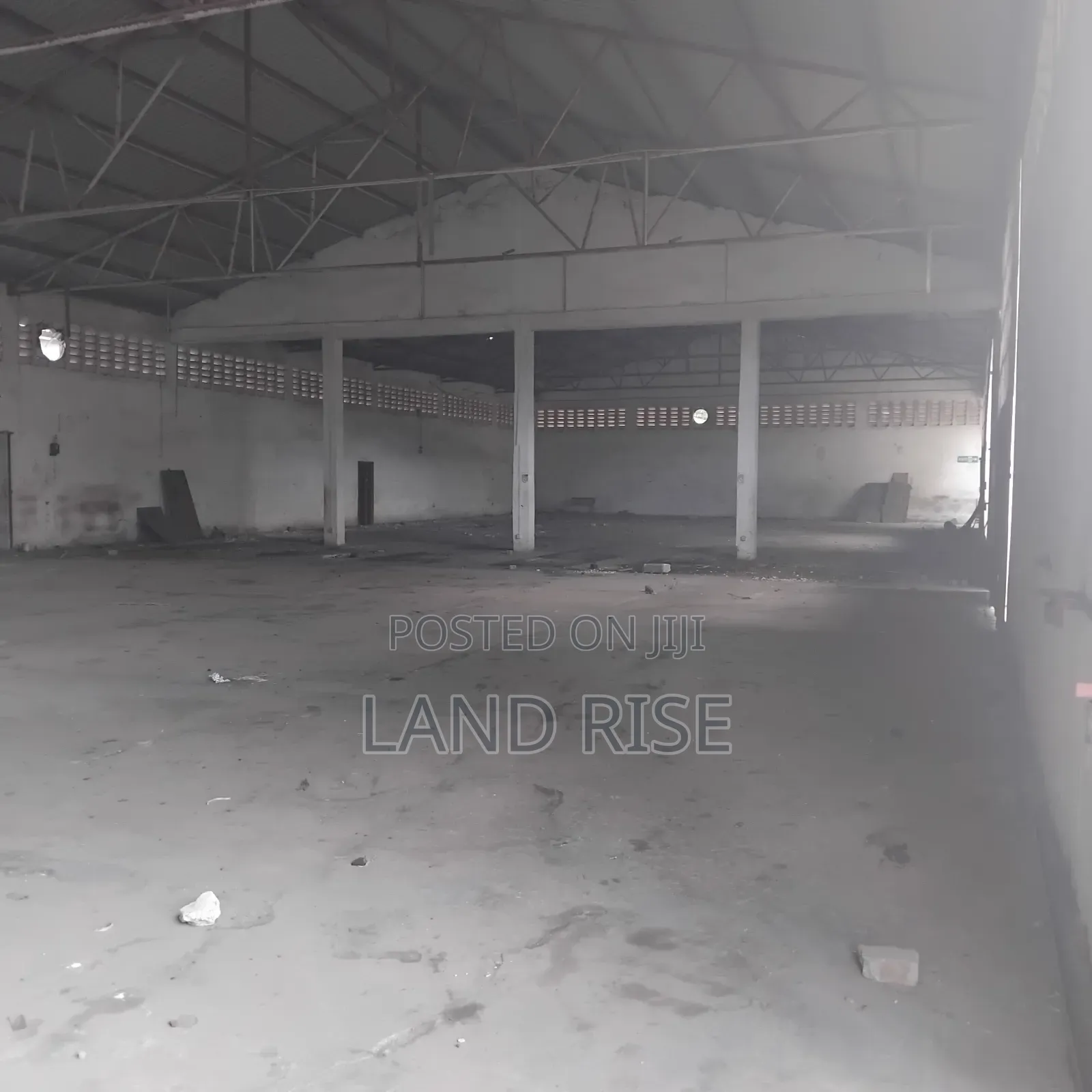 Warehouse in Tazara 2000 SQM in Vingunguti