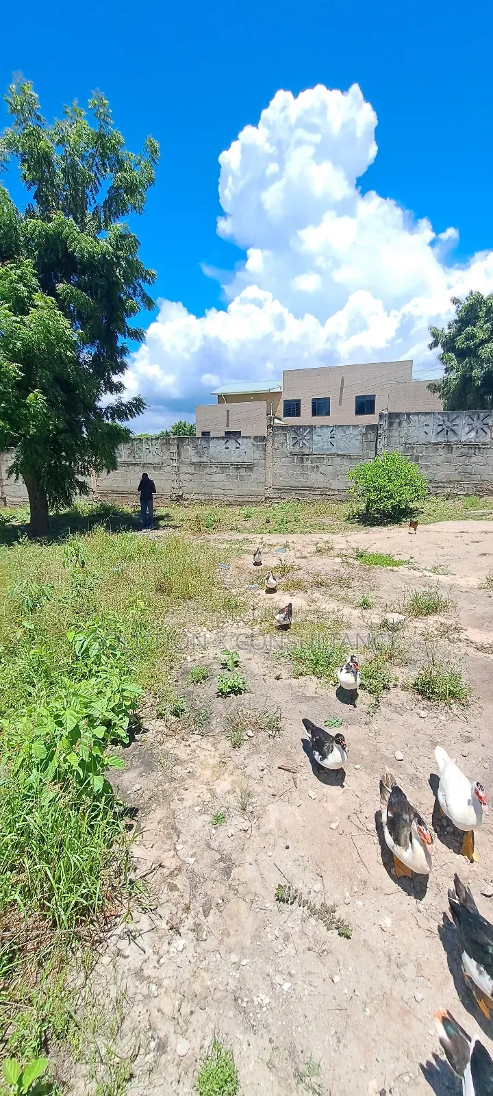 Kiwanja Kinauzwa Tegeta Mivumoni in Kunduchi