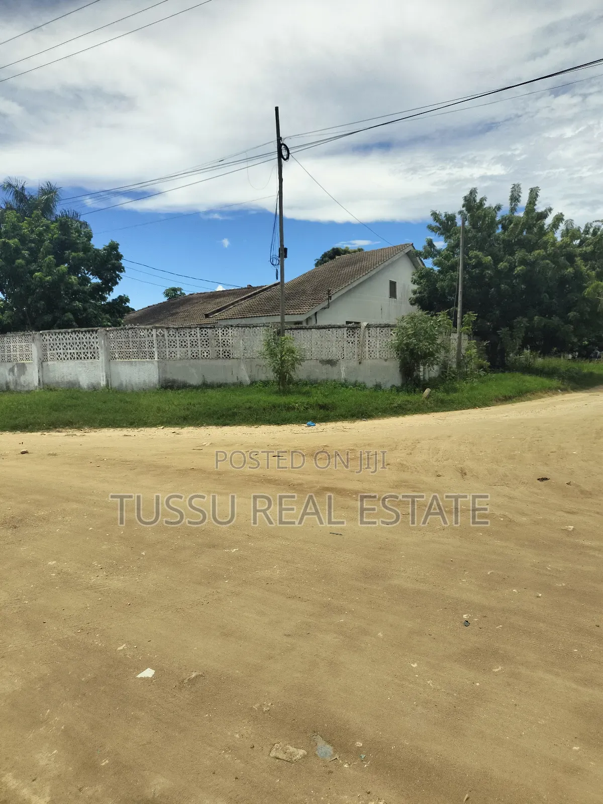 5bdrm House in Mbezibeach Makonde for sale in Mbezi Beach