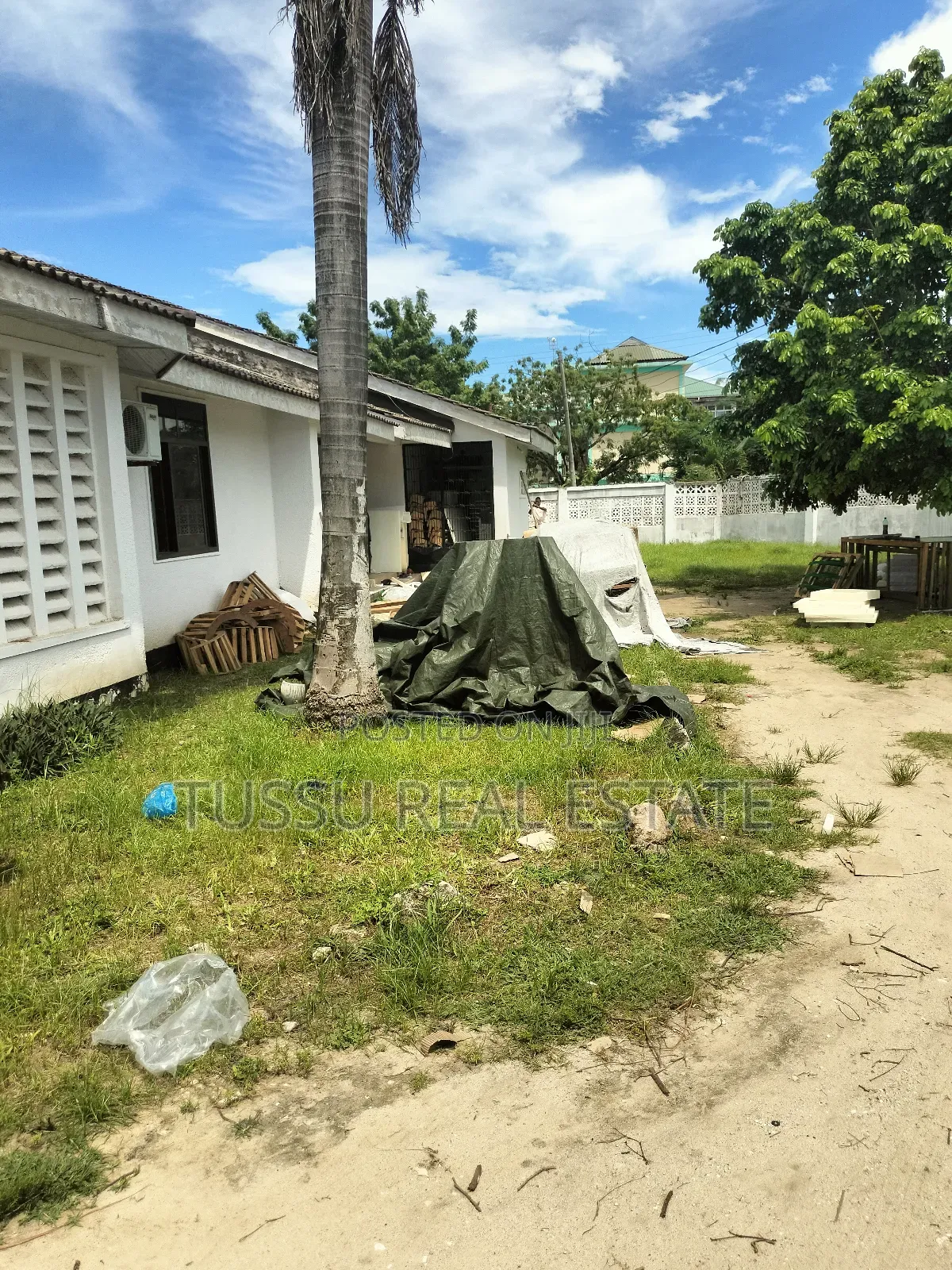5bdrm House in Mbezibeach Makonde for sale in Mbezi Beach