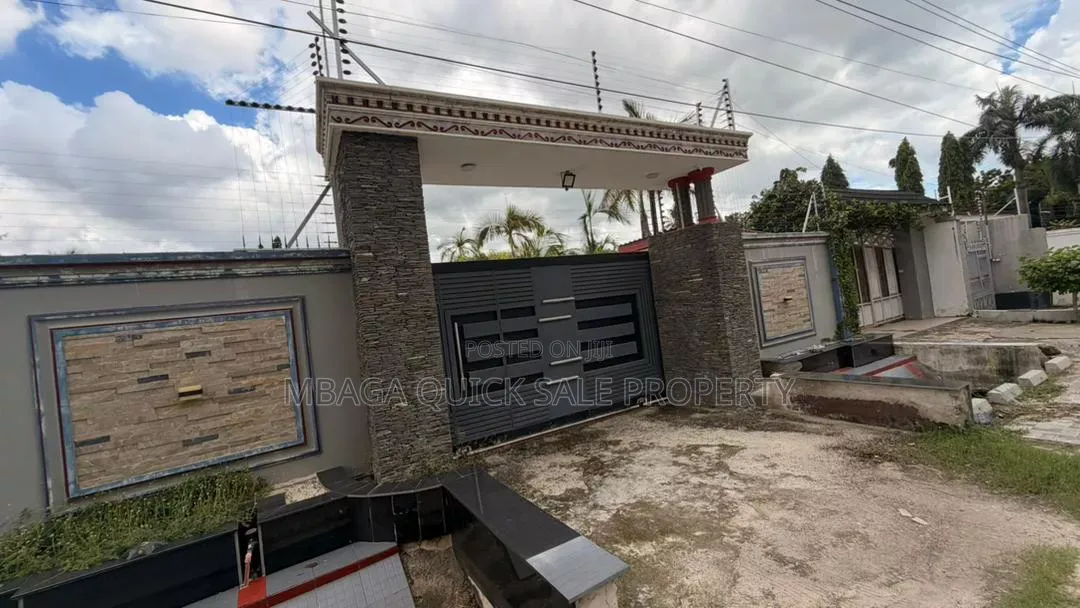 7bdrm House in Mikocheni for rent in Mikocheni