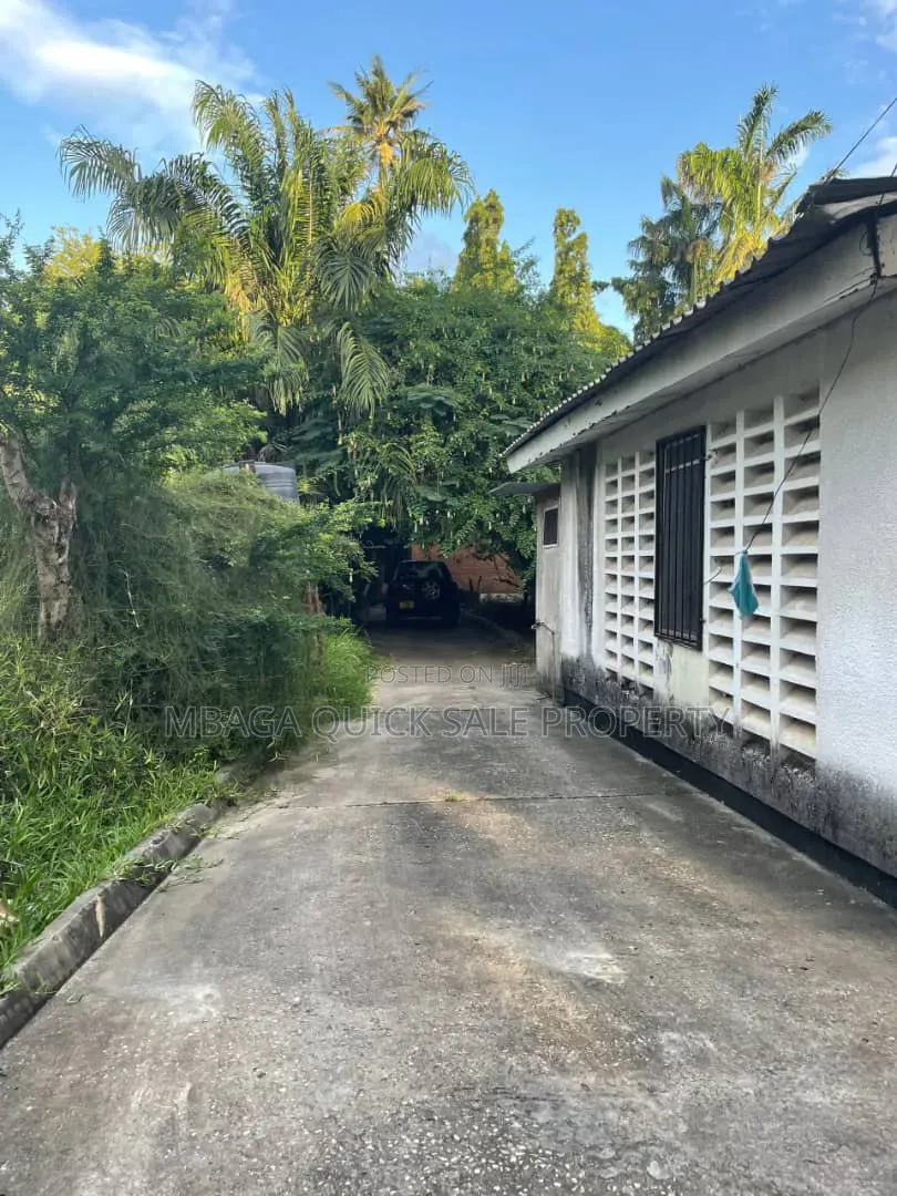Plot Area SQM 1650 for Sale at Mikocheni B in Mikocheni