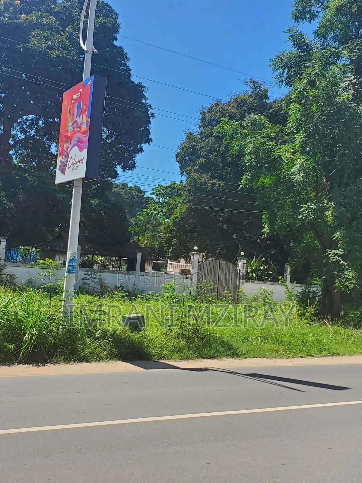 4000sqmt Show Room Ally Hasan Mwinyi Rod Rent in Kinondoni