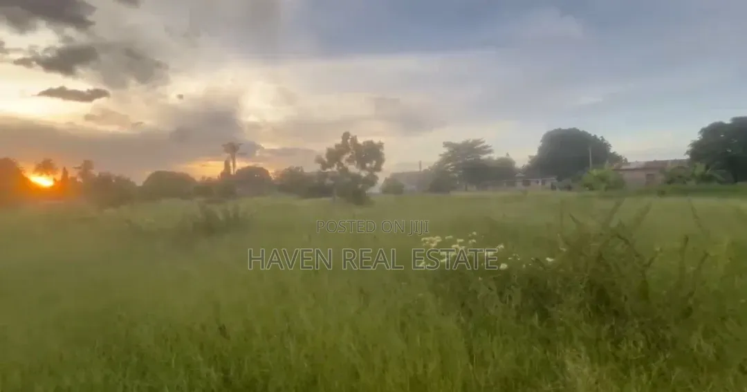 Kiwanja Kinauzwa Mbweni Mpiji in Mbweni