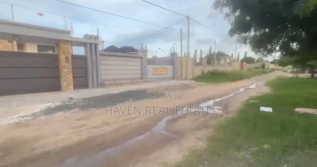 Kiwanja Kinauzwa Mbweni Mpiji in Mbweni