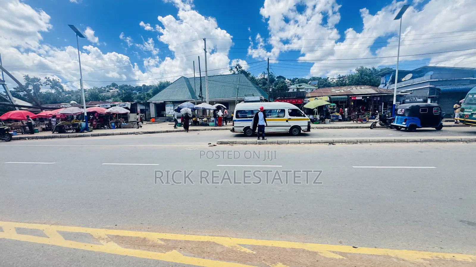 Kiwanja Cha Kwanza Kutoka Lami Kinauzwa Mwanza - Mabatini in Mbugani