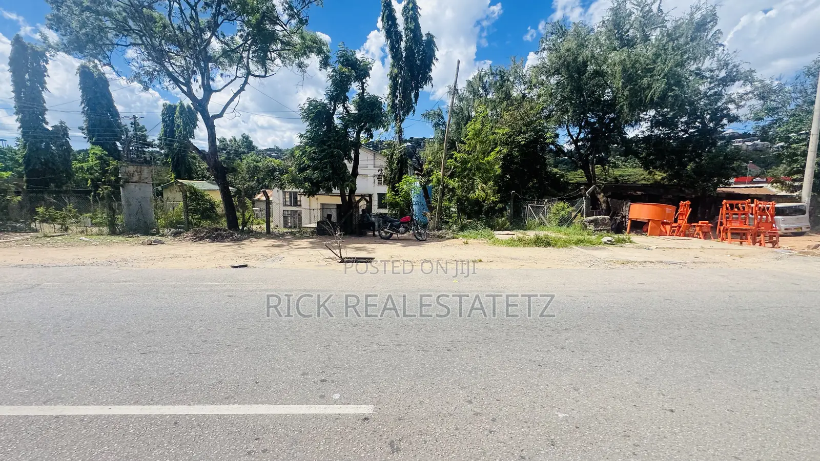 Kiwanja Cha Kwanza Kutoka Lami Kinauzwa Mwanza - Mabatini in Mbugani