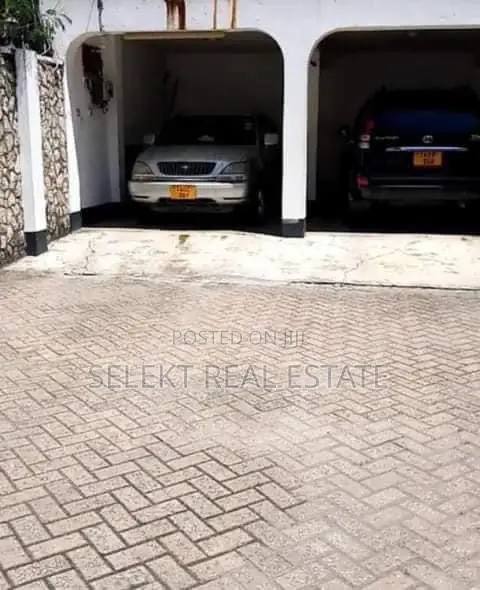4bdrm House in Upanga East for sale in Upanga East