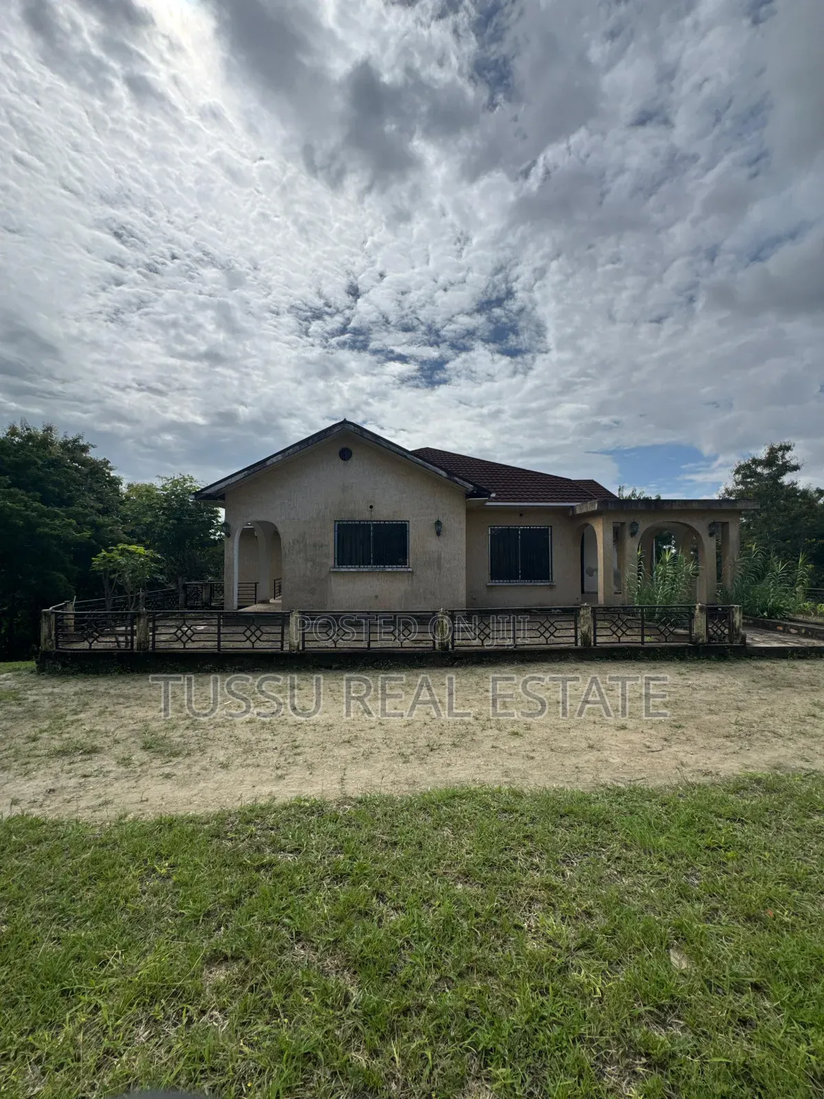 4bdrm House in Makongo Bus Stop, Kinondoni for sale in Kinondoni