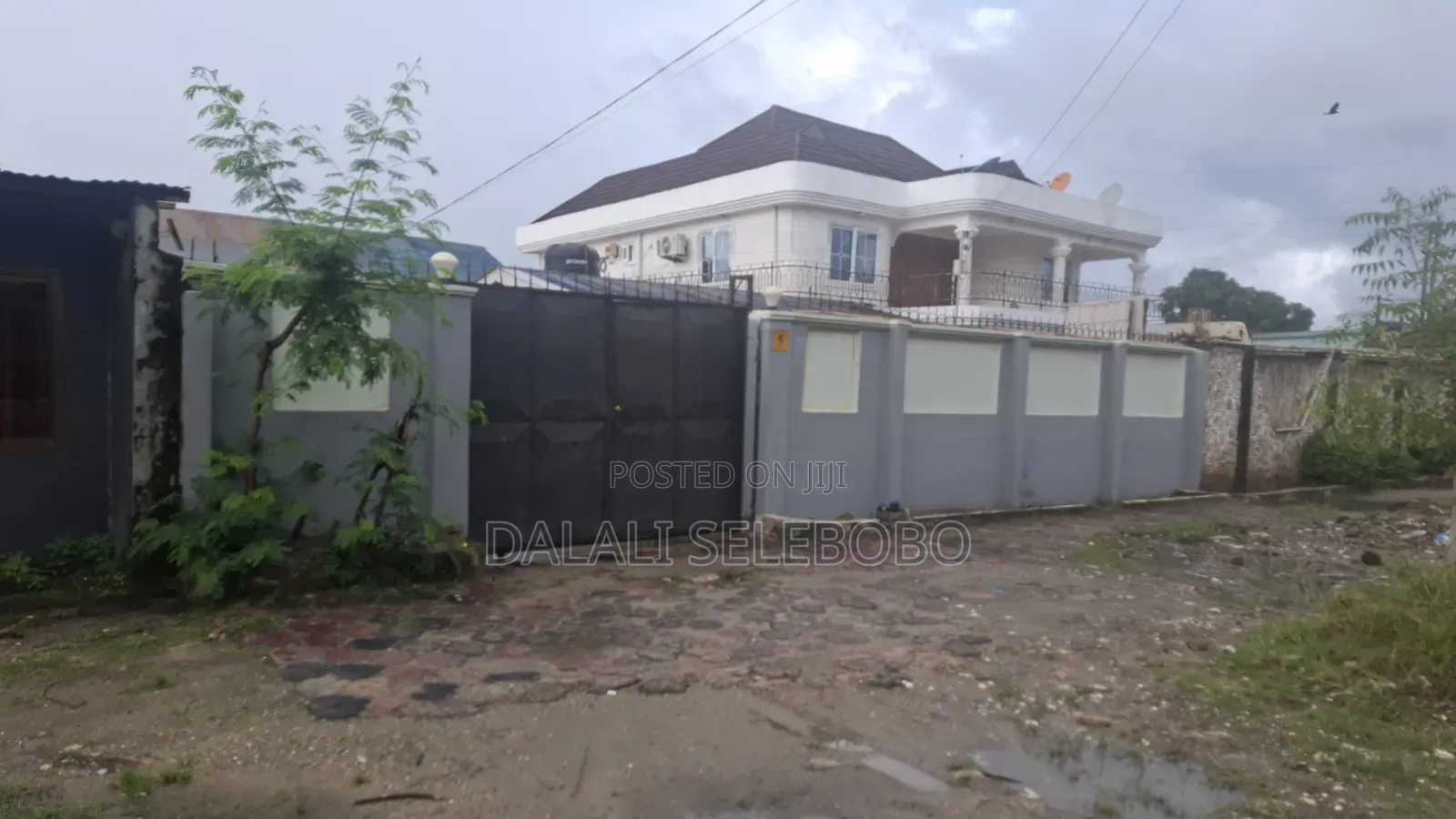 6bdrm Bungalow in Kinondoni Garden for sale in Kinondoni