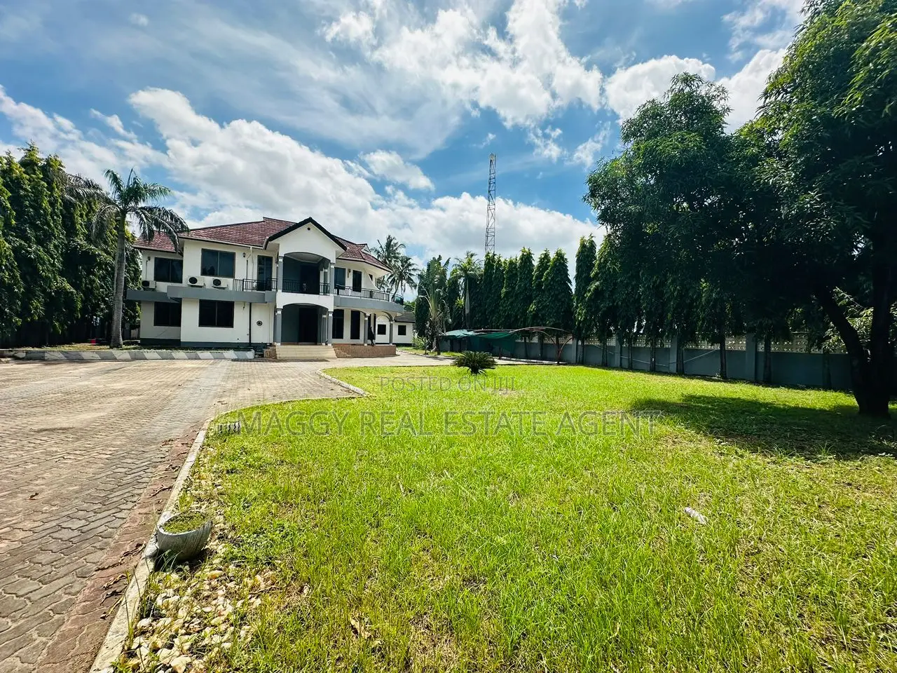 8bdrm House in Mbezi Beach for rent in Mbezi Beach
