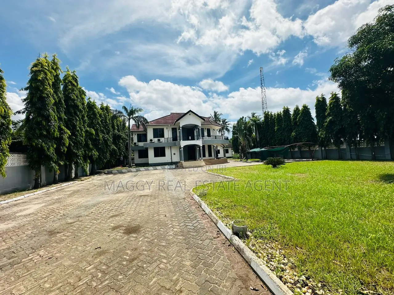 8bdrm House in Mbezi Beach for rent in Mbezi Beach