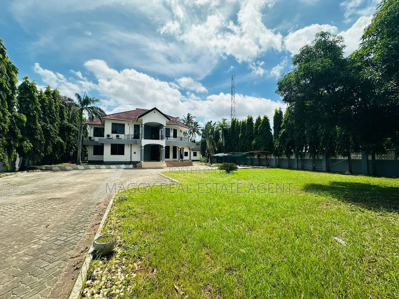 8bdrm House in Mbezi Beach for rent in Mbezi Beach