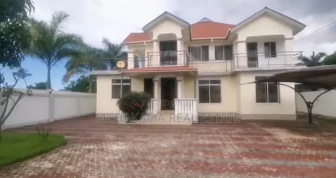 6bdrm Block of Flats in Mchakama Real Estate, Mbweni for sale in Mbweni