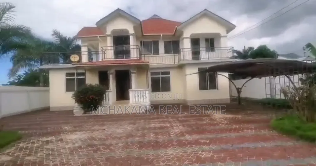6bdrm Block of Flats in Mchakama Real Estate, Mbweni for sale in Mbweni